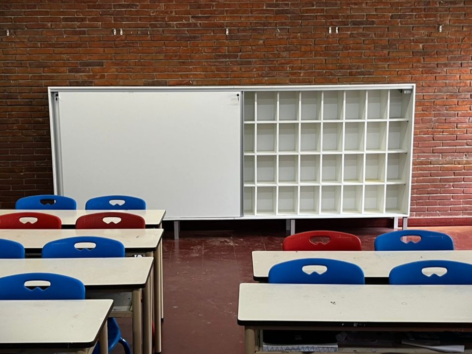 Espacios de guardado individuales en las aulas